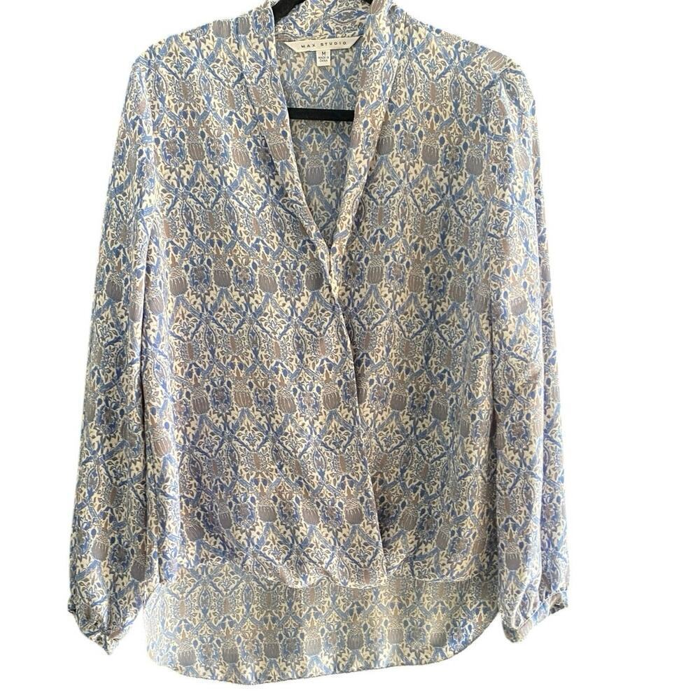 Max Studio Floral blue wrap Blouse Top Size Medium